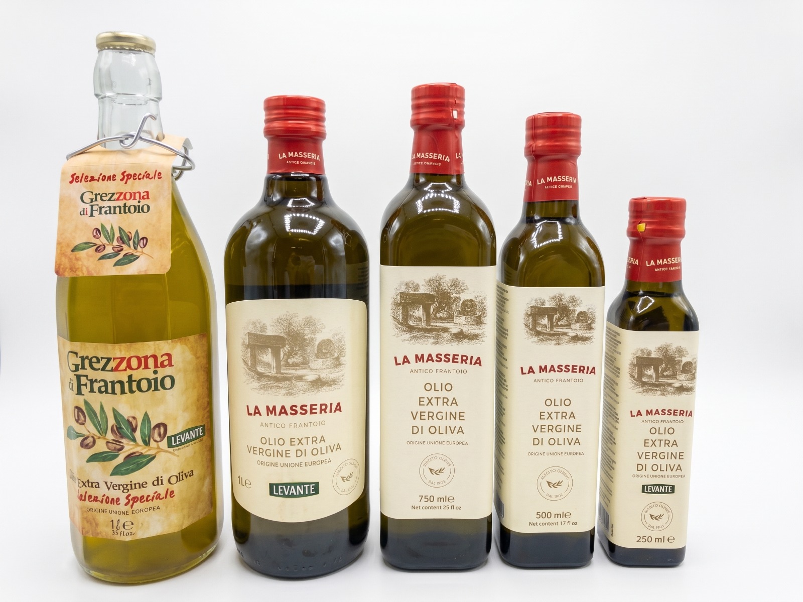 Viisi La Masseria oliiviöljypulloa eri koossa