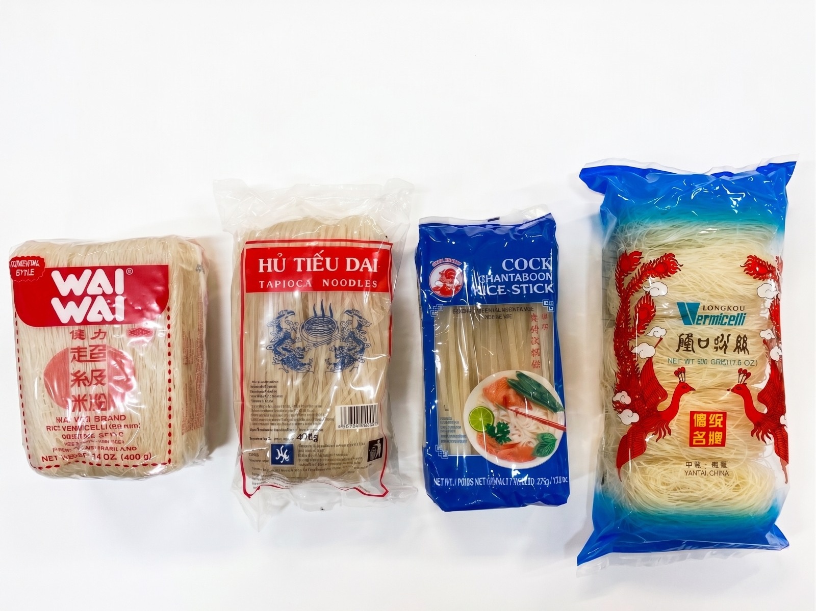 Neljä aasialaista nuudelituotetta: Wai Wai Rice Vermicelli, Hủ Tiếu Dai Tapioca Noodles, Cock Chantaboon Rice Stick ja Longkou Vermicelli